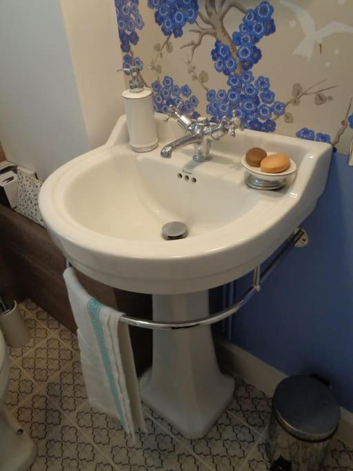 לונדון Charming English Style Studio Flat מראה חיצוני תמונה