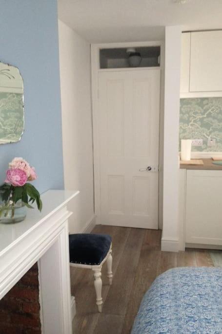 לונדון Charming English Style Studio Flat מראה חיצוני תמונה